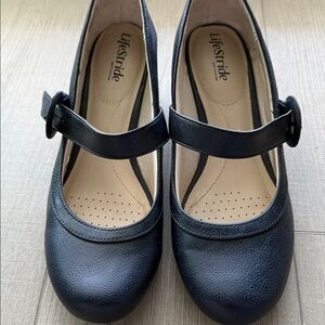 LifeStride Black Leather Flats